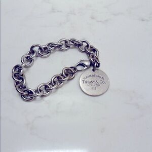 Return to Tiffany & Co. Silver Women’s bracelet